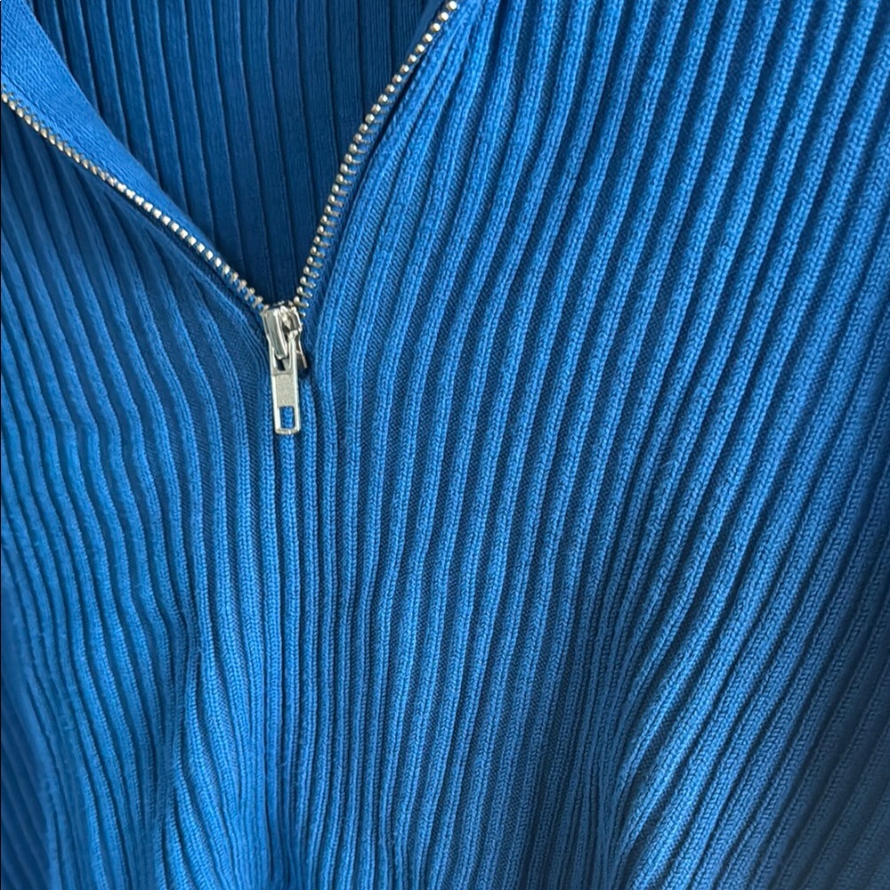 Cropped Blue Ribbed Sweater with Zipper - Picture 2 of 4